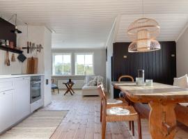 Lovely, bright apartment overlooking nature