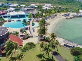 Romantisme en Bord de Lagon, Piscine surveillée par un maitre nageur & Plage, ferieanlegg i Saint-François