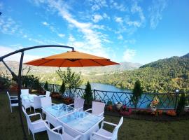 The Lake Ambience Resort: Bhimtal şehrinde bir tatil köyü