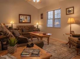 Sasquatch Lodge A sleeps 12, Hotel in Gatlinburg