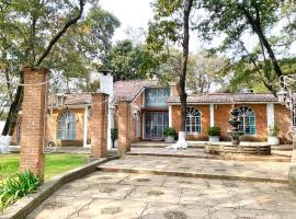 Casa de campo espectacular la guarida de los leones, country house in Villa del Carbón