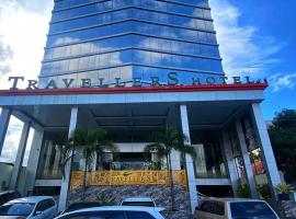 Travellers Hotel Phinisi, hotelli kohteessa Makassar lähellä maamerkkiä Losarin ranta