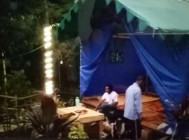 Glamping Kalimarno Wonosalam, luxury tent in Tukum