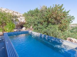POOL & SPA - wellness VILLA St Martin, hotel v destinaci Mġarr