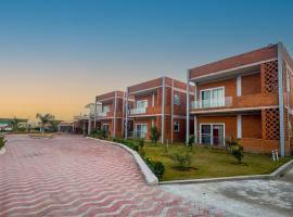 InnBox Farmstay - Rajpura Punjab, hôtel à Banūr