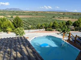 Casas Cueva con piscina y barbacoa, hotelli kohteessa Fontanar