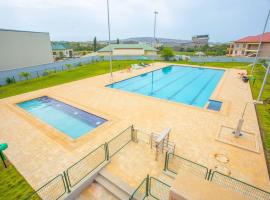 3 bdrm Cityview Apt with Pool, Gym & Children Playground, hotell med parkeringsplass i Accra