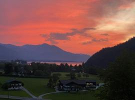 Schöne Ferienwohnung mit Wolfgangseeblick, hotel in Strobl