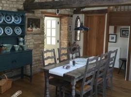 3 BEDROOM 5* BARN CONVERSION COTSWOLDS, hotel with parking in Chipping Norton