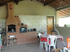 Casa - Sítio da Tabi - Lagoinha-SP، فندق مع موقف سيارات في لاغوينها
