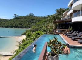 Caixa D'aço Exclusive Hotel, hotel em Porto Belo