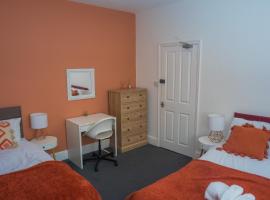 The Private Villa, Northampton Centre, 9 Beds, 5 bedrooms, Sleeps 12 – hotel w mieście Northampton