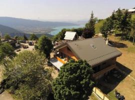 Gite LE SEMNOZ, hotelli kohteessa Montmin