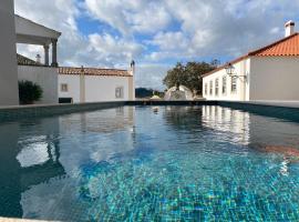 Cazal d'Oliveira, hotel con piscina a Granja