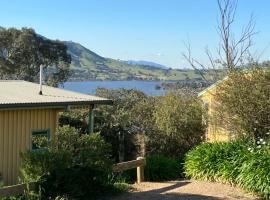 Burnt Creek Cottages, hotel with parking in Mansfield