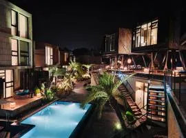 Deer Chaser Hotel