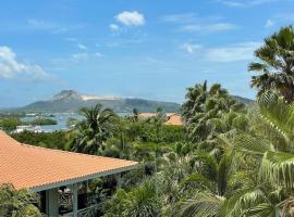 Penthouse Tropicana 6 persons gated penthouse with pool, hotel sa Jan Thiel