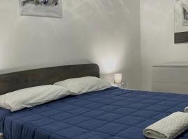 F1 2 St Julians, Private room, bathroom & living shared, habitación en casa particular en San Julián