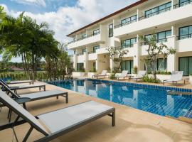 Hill Myna Holiday Park & Cafe, hotel in Bang Tao Beach