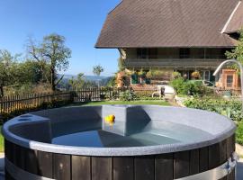 Schöne Ferienwohnung mit Hotpot und Sauna, lavprishotell i Sumiswald