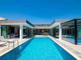 Dreamy Villa with Private Pool and Jacuzzi in Kas, hotel poblíž významného místa Bezirgan Plateau, Sarıbelen