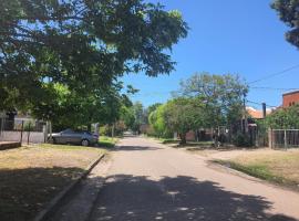 Casa acogedora y funcional, hotel en Atlántida