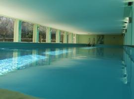 LANZ Haus KMB Seeappartement am Ossiacher See, Hallenbad, Skiarena Gerlitzen, khách sạn ở Tschöran