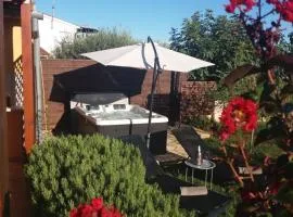 Casa Mirelia - Holiday home for two with garden and whirlpool