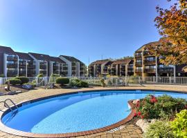 Waterfront Port Clinton Condo with Pool Access!, apartment in Port Clinton