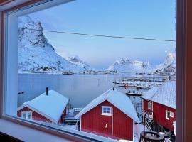 Reine Front View - Mountain & Seaview, cottage in Reine