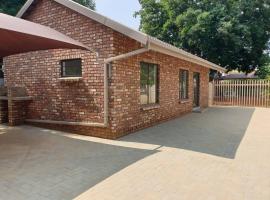 Overnight stay. Self-catering., hotelli kohteessa Klerksdorp