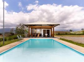 Rancho Bellavista, Unique views, Pool and WiFI!, cottage in Turrialba