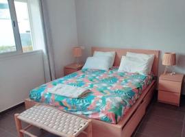 Apt cosy et luxueux/ résidence avec piscine, Hotel in Dar Hamida