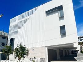 Unique Kirra townhouse, hotel en Gold Coast