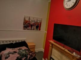 The Vacationers - Pvt Rooms with Shared Bath, hotel i Sunderland