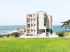 Sea View, hotel u gradu 'Jeju'