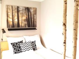 Zimmer mit kleiner Dachterrasse / App. WALD byTILLY，沃爾特湖畔韋爾登的有停車位的飯店