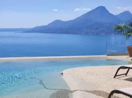 Villa Divina-APT Armonia-Con Piscina e vista lago