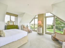A Five Star Peaceful Getaway for Two - Yes you get the whole house, hotel in Lamerton
