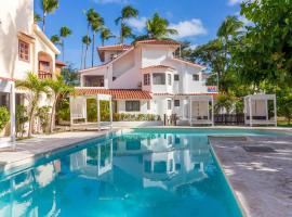 Beautiful family Villa near Bavaro beach with pool, loma-asunto Punta Canassa