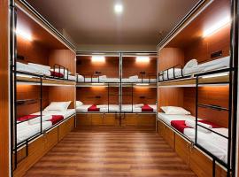 Rahul Men's AC Dormitory, ξενοδοχείο σε Νάβι Μουμπάι
