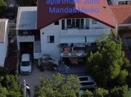 Manda & Marko Jurić, hotell i Seline