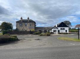 The Lugton Rooms, hotel with parking in Lugton