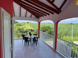 M'LOCATION - La Fontaine Bleue, hotel in Le Moule