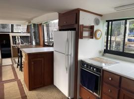 50ft Stationary House Boat, holiday rental in New Baltimore