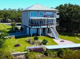 Secluded Seabrook Waterfront Home w/ Patio!