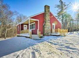 Cozy Southern Vermont Home with On-Site Trails, hytte i Whitingham