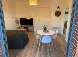 Studio cosy 12 min Arc de Triomphe, apartment in Rueil-Malmaison