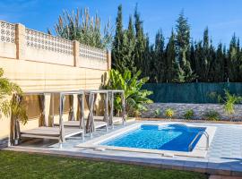 Sun, Relax, Climatized Pool & Steps to the Beach by Mellow, villa in Vélez-Málaga