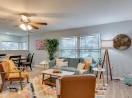 Modern and Spacious Apartment Minutes to FW and Stockyards, hotel dengan parking di Fort Worth